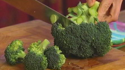 Рецепт брускетты с брокколи, чили и чесноком