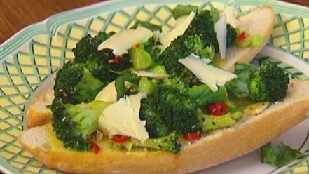 Рецепт брускетты с брокколи, чили и чесноком