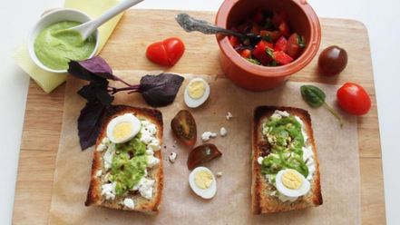 Рецепт брускетты с домашним соусом песто