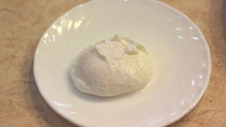 Рецепт брускетты с фасолью и яйцом пашот