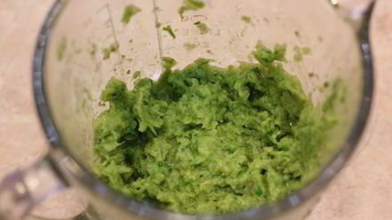 Рецепт брускетты с фасолью и яйцом пашот