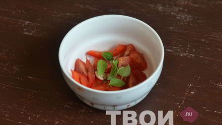 Рецепт брускетты с фетой, базиликом и овощами