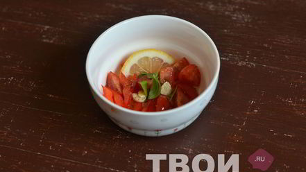 Рецепт брускетты с фетой, базиликом и овощами