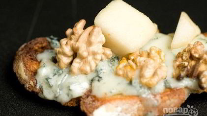 Рецепт Брускетты с грушей, сыром и орехом