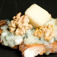 Рецепт Брускетты с грушей, сыром и орехом