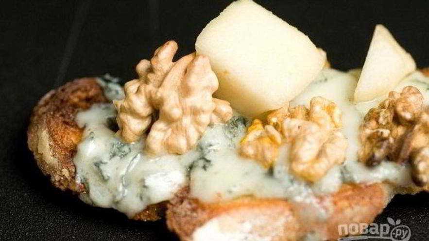 Рецепт брускетты с грушей, сыром и орехом