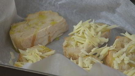 Рецепт брускетты с инжиром, яблоком и сыром