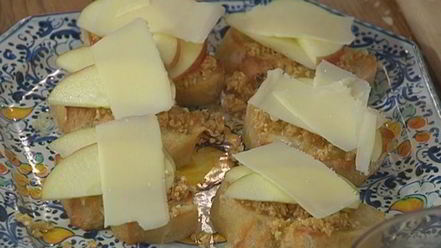 Рецепт брускетты с инжиром, яблоком и сыром