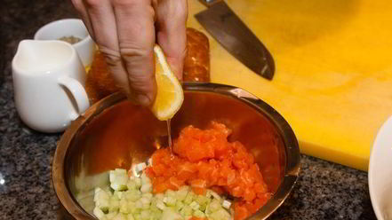 Рецепт брускетты с лососем и сливочным сыром