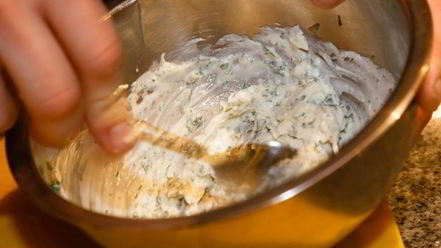 Рецепт брускетты с лососем и сливочным сыром