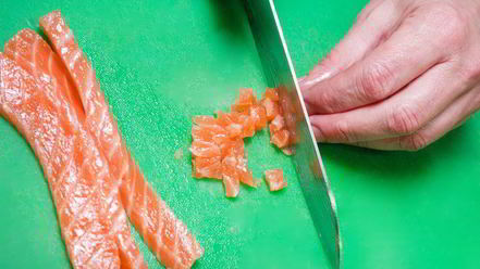 Рецепт брускетты с лососем и томатами