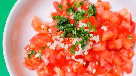 Рецепт брускетты с лососем и томатами