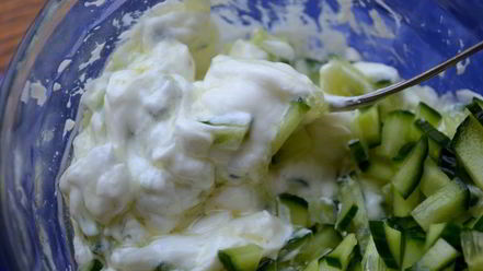 Рецепт брускетты с огурцом и подкопченным лососем