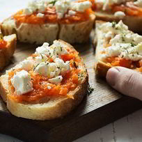 Брускетта с печеной тыквой и фетой