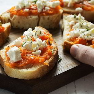 Рецепт Брускетты с печеной тыквой и фетой