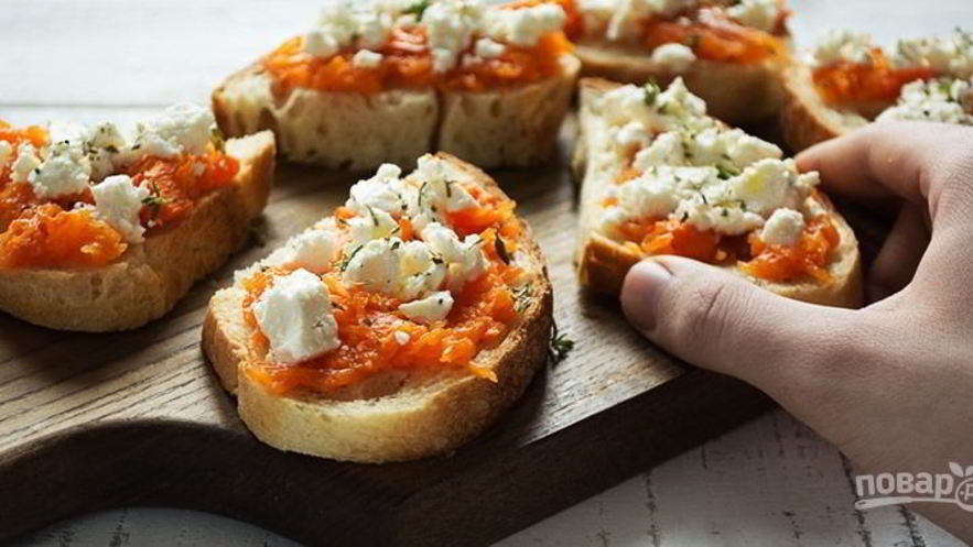 Рецепт брускетты с печеной тыквой и фетой