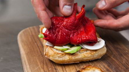 Рецепт брускетты с печеным болгарским перцем