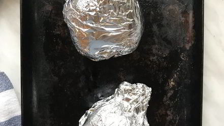 Рецепт брускетты с печеным перцем и сыром