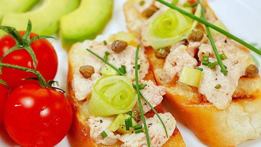 Рецепт брускетты с печенью трески