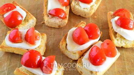 Рецепт брускетты с помидорами черри и моцареллой