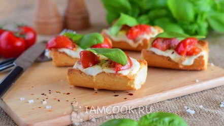Рецепт брускетты с помидорами черри и моцареллой