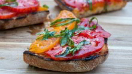 Рецепт брускетты с помидорами и базиликом