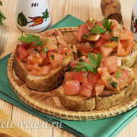 Рецепт Брускетты с помидорами и чесноком