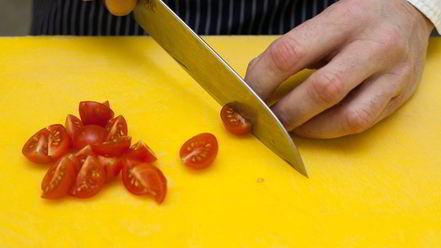 Рецепт брускетты с помидорами и оливками