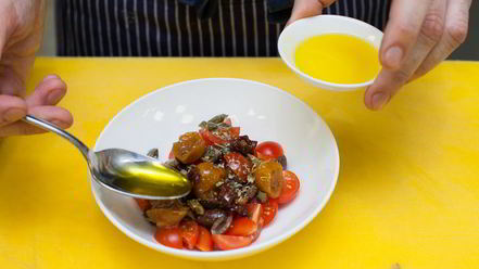 Рецепт брускетты с помидорами и оливками