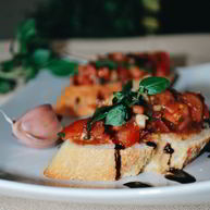 Рецепт Брускетты с помидорами