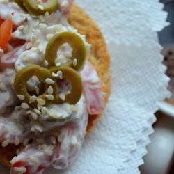 Рецепт Брускетты с рыбой и томатами черри