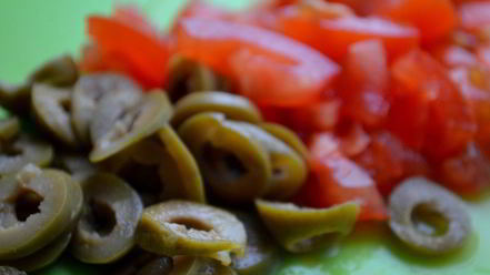 Рецепт брускетты с рыбой и томатами черри