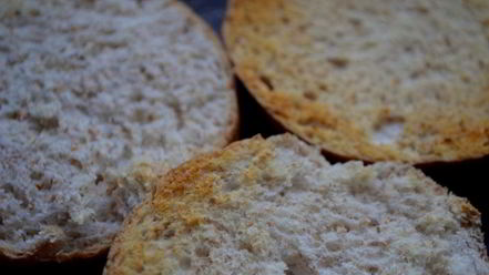 Рецепт брускетты с рыбой и томатами черри