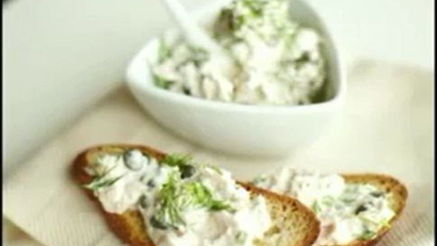 Рецепт брускетты с салатом из тунца