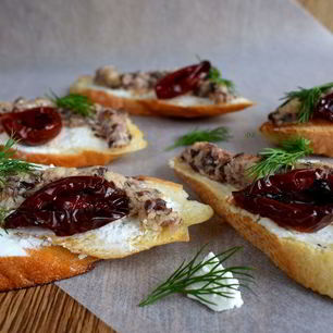 Рецепт Брускетты с сардинами и сливочным сыром