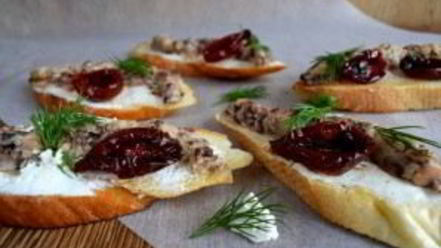 Рецепт брускетты с сардинами и сливочным сыром