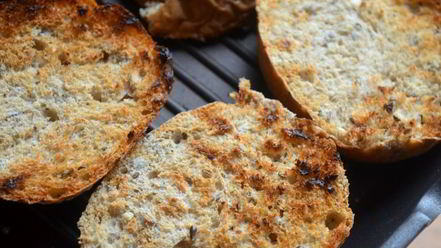 Рецепт брускетты с сельдереем и томлеными помидорами