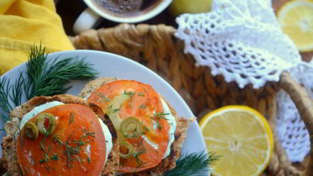 Рецепт брускетты с сельдереем и томлеными помидорами