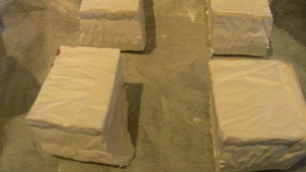 Рецепт брускетты с теплым козьим сыром и уксусно-горчичной заправкой