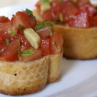 Рецепт Брускетты с томатами и авокадо