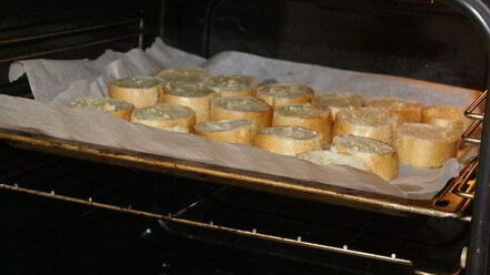 Рецепт брускетты с томатами и авокадо