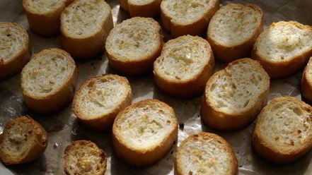 Рецепт брускетты с томатами и авокадо