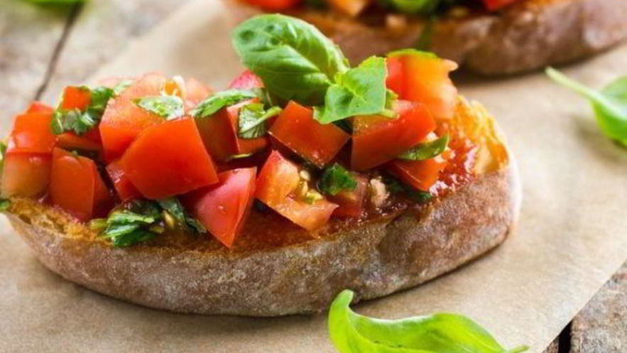 Рецепт брускетты с томатами и базиликом