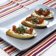 Рецепт Брускетты с вялеными помидорами и козьим сыром