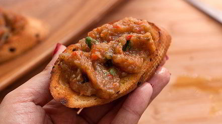 Рецепт брускетты с запеченным баклажаном