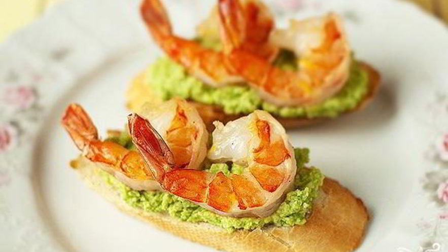 Рецепт брускетты с зеленым горошком и креветками