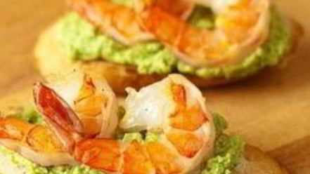 Рецепт брускетты с зеленым горошком и креветками