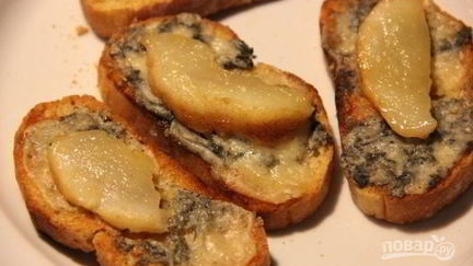 Рецепт Брускетт с грушей и сыром