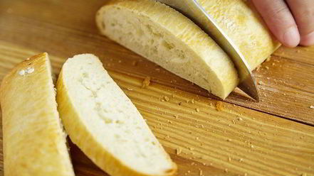 Рецепт брускетт с рикоттой и клубникой