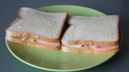 Рецепт бутерброда с салатом из зеленого яблока к завтраку